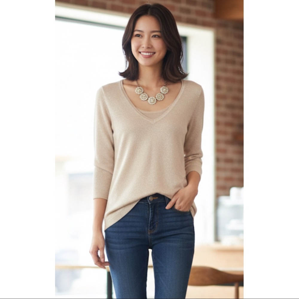 White House Black Market Cream V-Neck Lightweight Sweater new WITHOUT tags